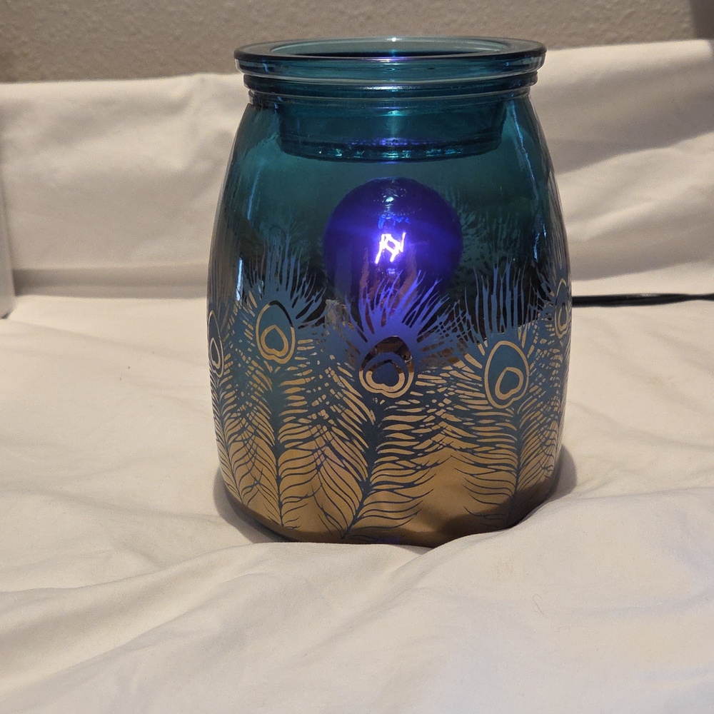 Scentsy Be Bold Wax Warmer - Picture 2 of 3